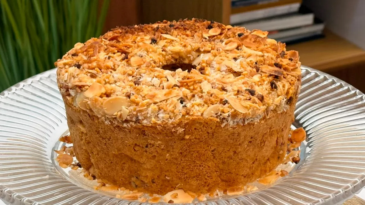Bolo de frutas com castanhas: veja como fazer receita zero açúcar e sem glúten