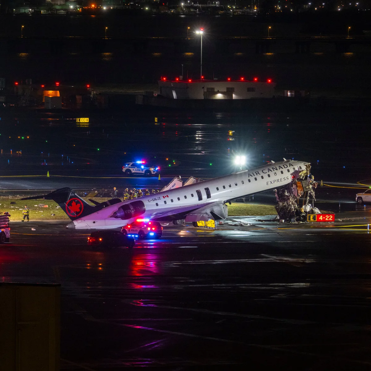 On Night of Deadly Air Canada Crash, Two LaGuardia Controllers Left Early