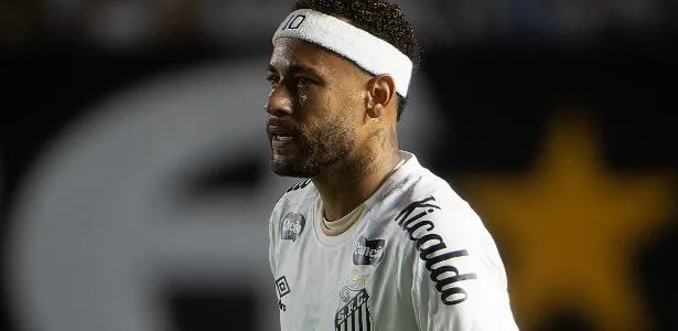Antes confiante na vaga, Neymar sai no intervalo e vê Santos ser eliminado