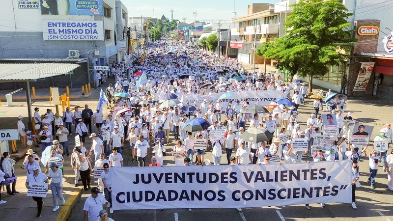 "Fatigués de la peur": des milliers de Mexicains manifestent contre le cartel de Sinaloa à Culiacán