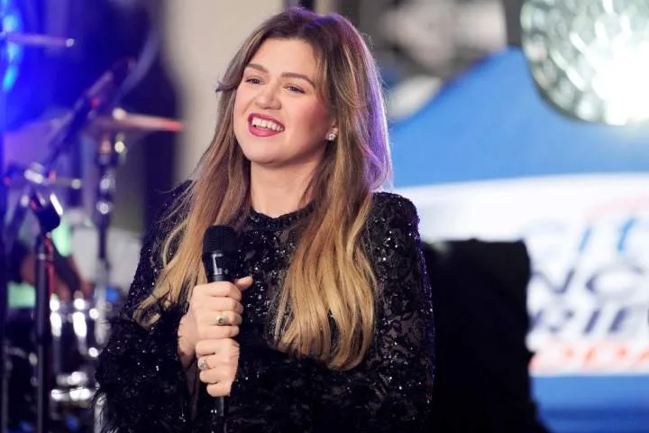 Kelly Clarkson says she got the ‘Pretty Woman’ treatment at Brooklyn store