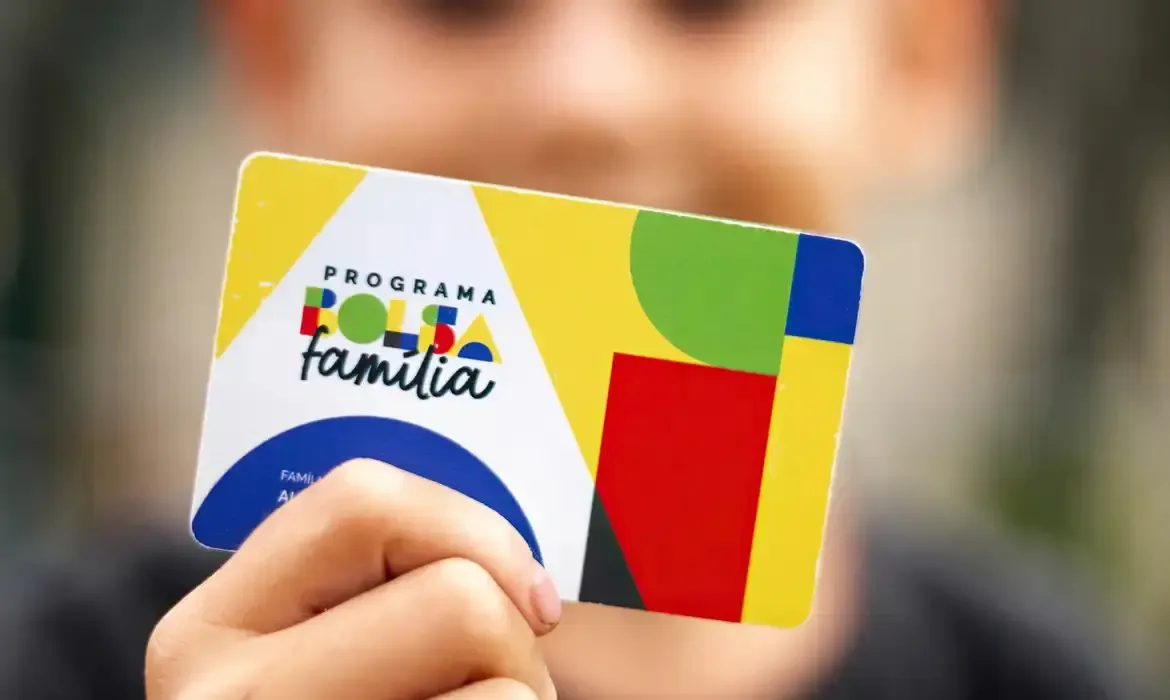 Beneficiários com NIS de final 4 recebem Bolsa Família de agosto
