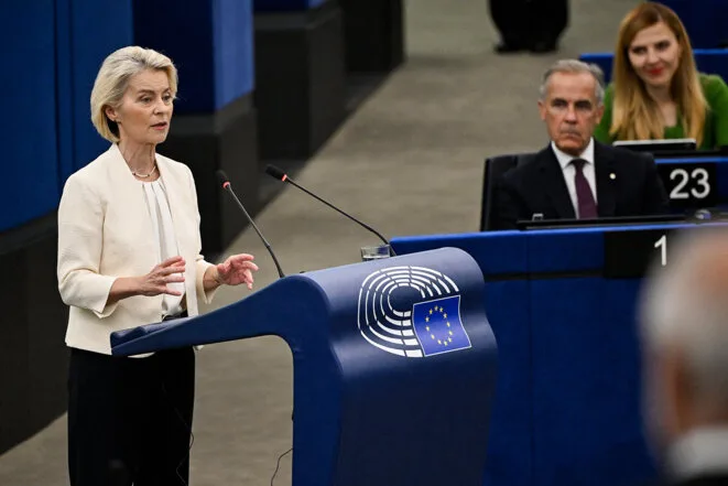 Devant le Parlement européen, Ursula von der Leyen fait une rentrée laborieuse et patauge dans ses contradictions