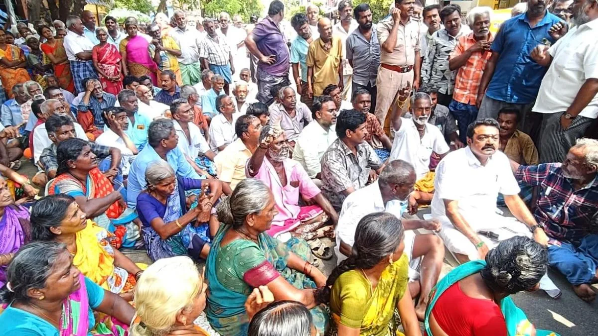 Weavers block road in Srivilliputtur town over lack of job for three months