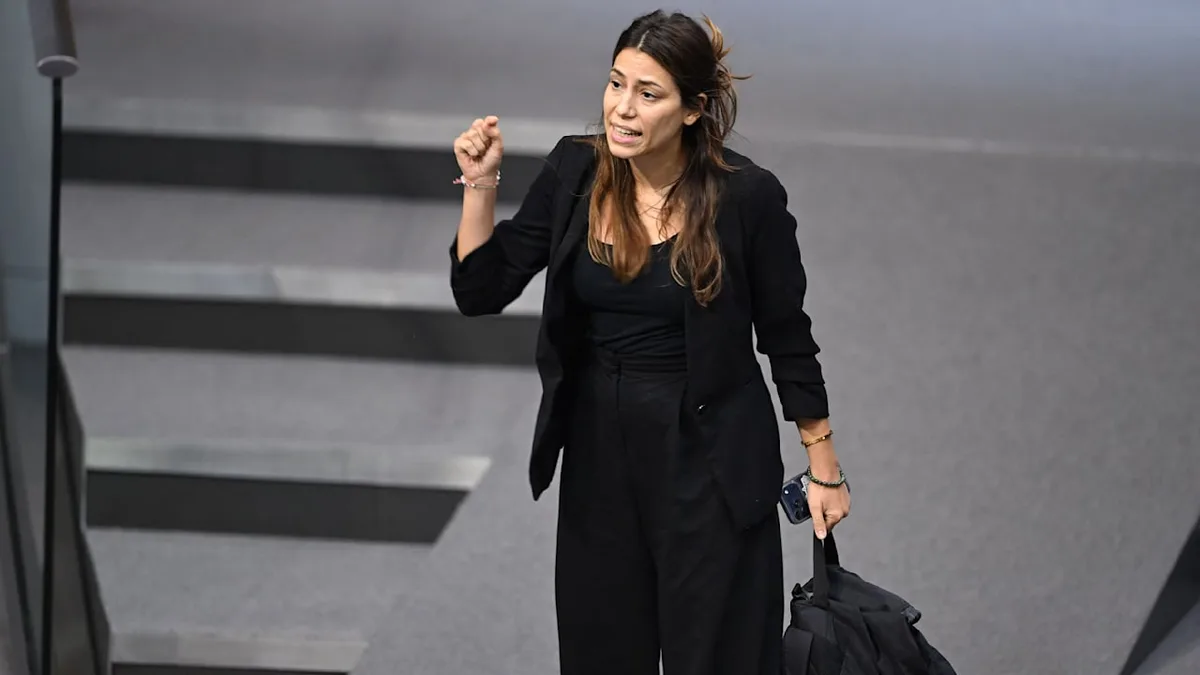 Wegen Pöbelei - Bundestag kürzt erstmals Diät um 2000 Euro