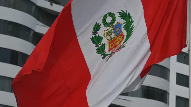 Justiça do Peru renova mandado de captura de ex-primeira ministra exilada