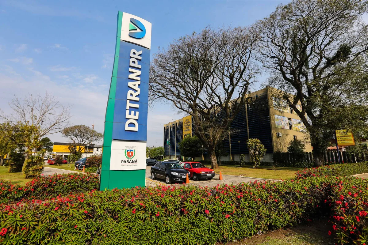 Detran-PR anuncia concurso público com 100 vagas para Agentes e Analistas de Trânsito