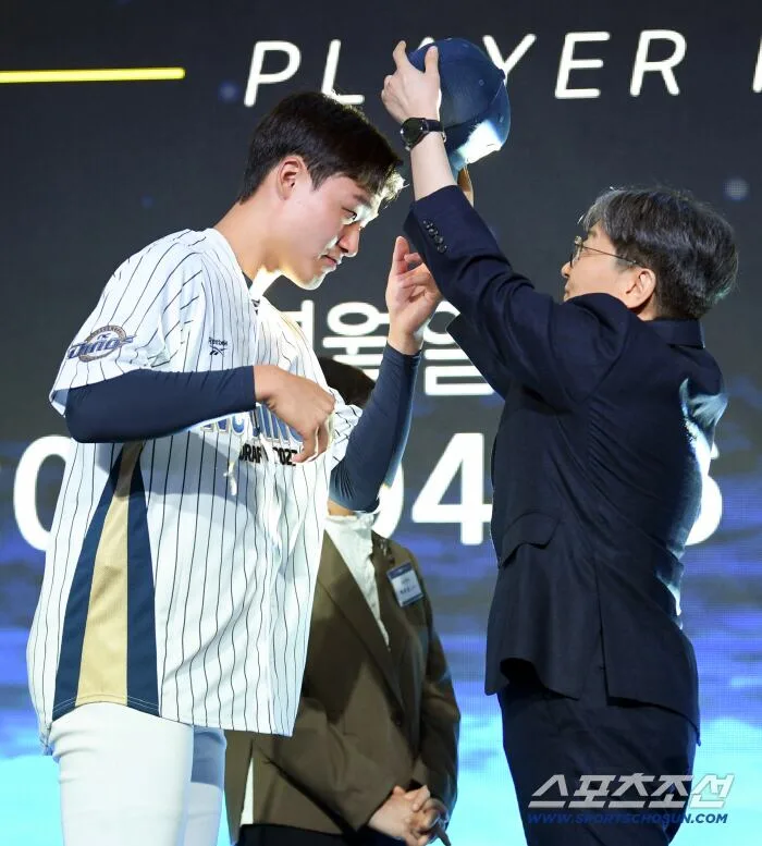 [포토] NC 1라운드 지명 경남고 박보승, 다이노스 미래