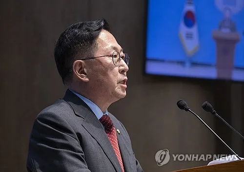 유용원 "우크라 北포로 2명, 6월께 송환 합의…3∼4일전 韓도착"(종합)