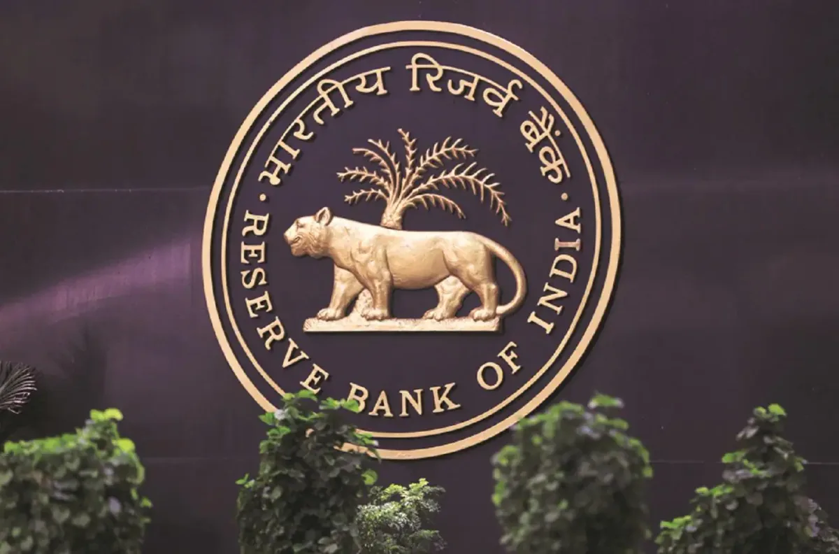 RBI's net short dollar position in forwards hits record $136.77 billion