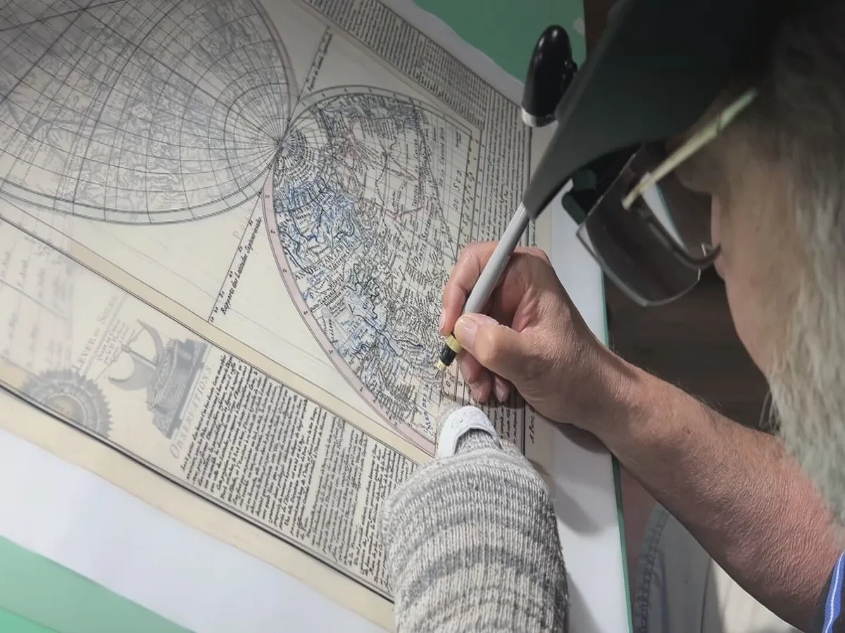 Família de cartógrafo reconhecido por mapas feitos à mão lança campanha para ajudar na recuperação do artista