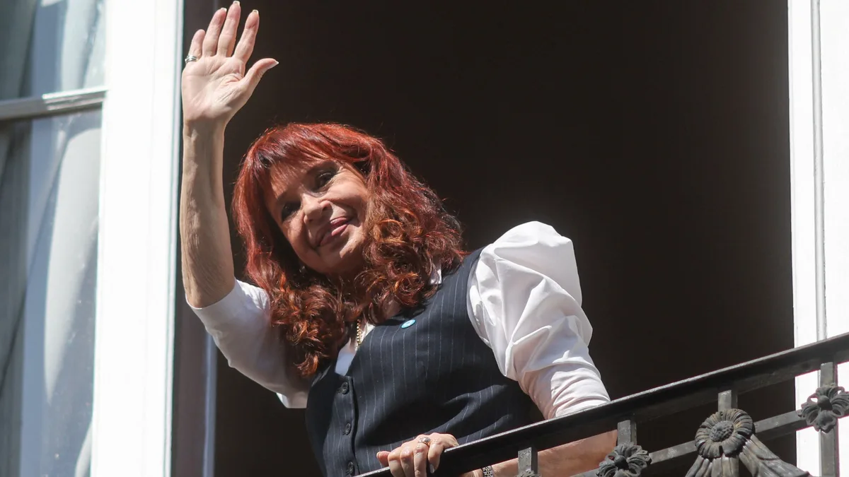 El kirchnerismo de la doble moral: tienen una expresidenta condenada por corrupción, pero se indignan por Adorni y la causa ANDIS