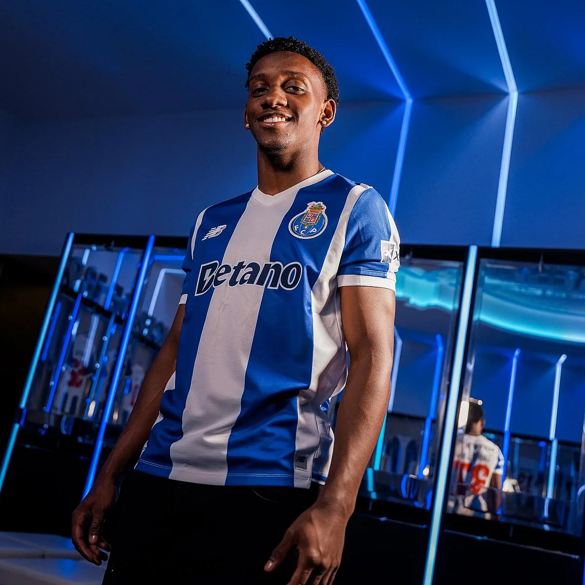 FC Porto contrata extremo brasileiro Gabriel Mec ao Grêmio por 11 milhões de euros