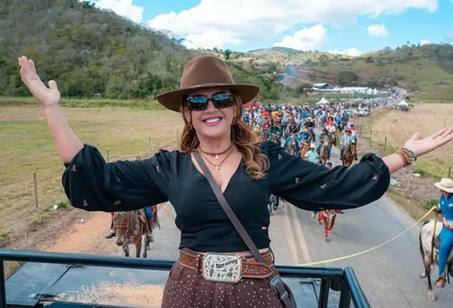 Prefeita do PT declara apoio a Cleitinho e irrita direção do partido em Minas Gerais