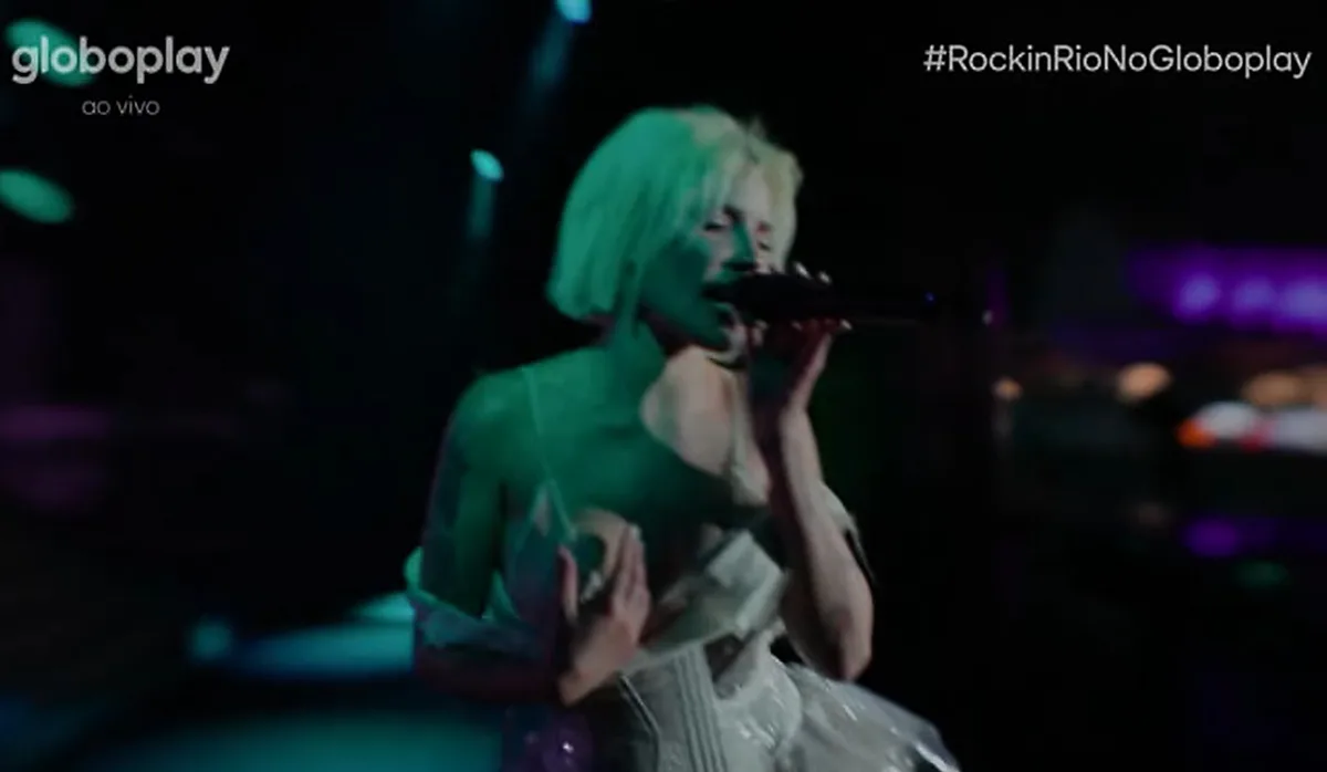 Halsey supera questões de saúde e faz apresentação potente com sua versão mais roqueira no Rock in Rio