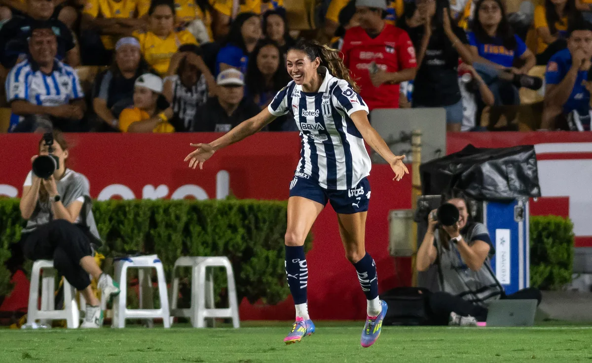 Christina Burkenroad anuncia su retiro del futbol profesional tras convertirse en leyenda de Rayadas