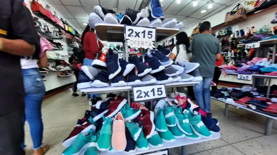 Advierten que contrabando de calzado desde Colombia golpea a productores venezolanos