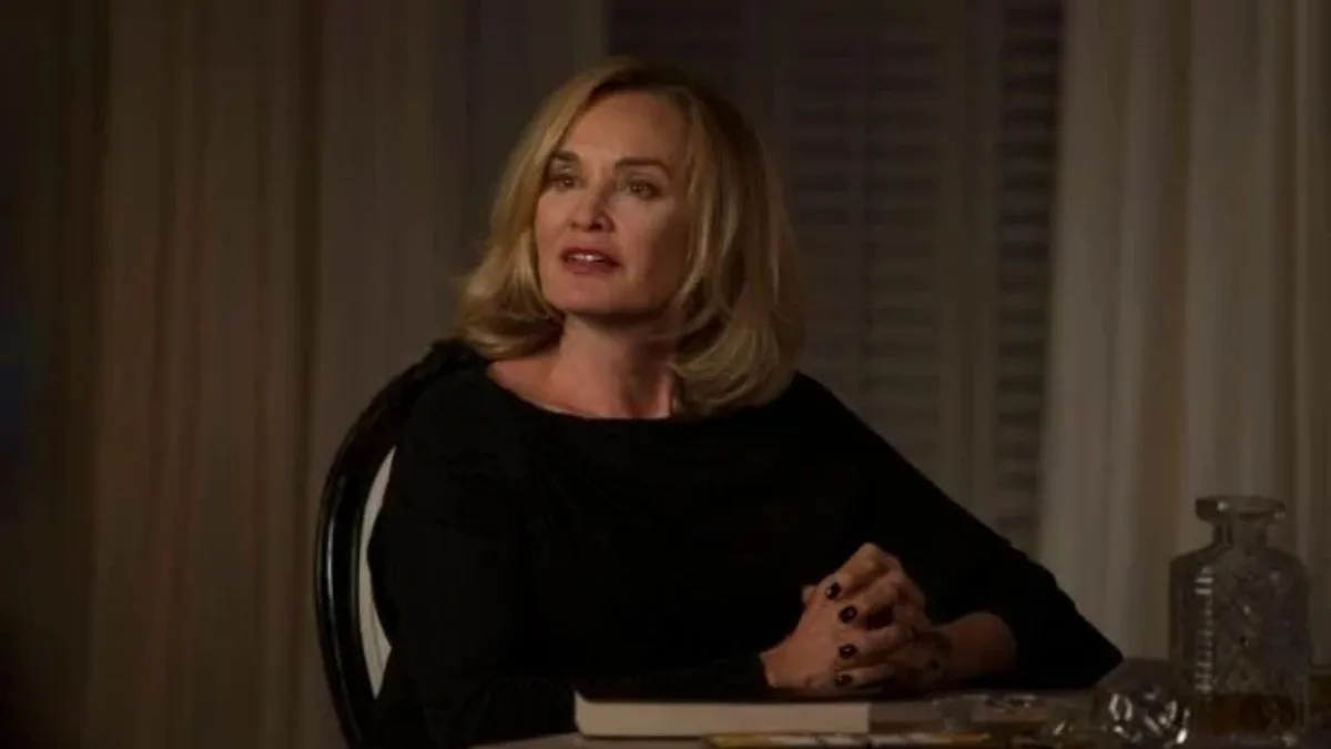 La saison 13 de cette série culte notée 4,2/5 revient avec un nouveau "personnage mystère" ! Jessica Lange fait des révélations