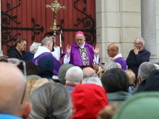 Vidéo virale dans une église de Vendée : à Soullans, une messe de réparation après la « bêtise d’adolescents »