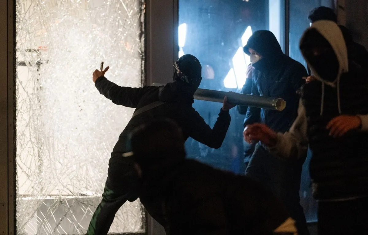 EN DIRECT Violences urbaines : Des pillages et 66 interpellations dimanche soir à Paris…