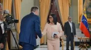 Presidenta (E) firma acuerdos para producción y exportación de gas