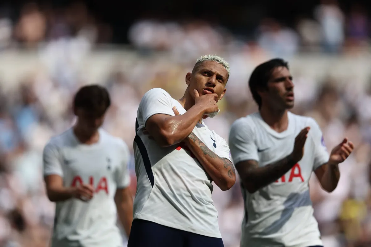 Richarlison marca e joias do Tottenham brilham em jogo de ‘titulares’ antes da Premier League