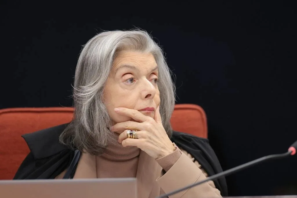 Voto de Cármen Lúcia ganha peso em julgamento sobre Moraes no STF