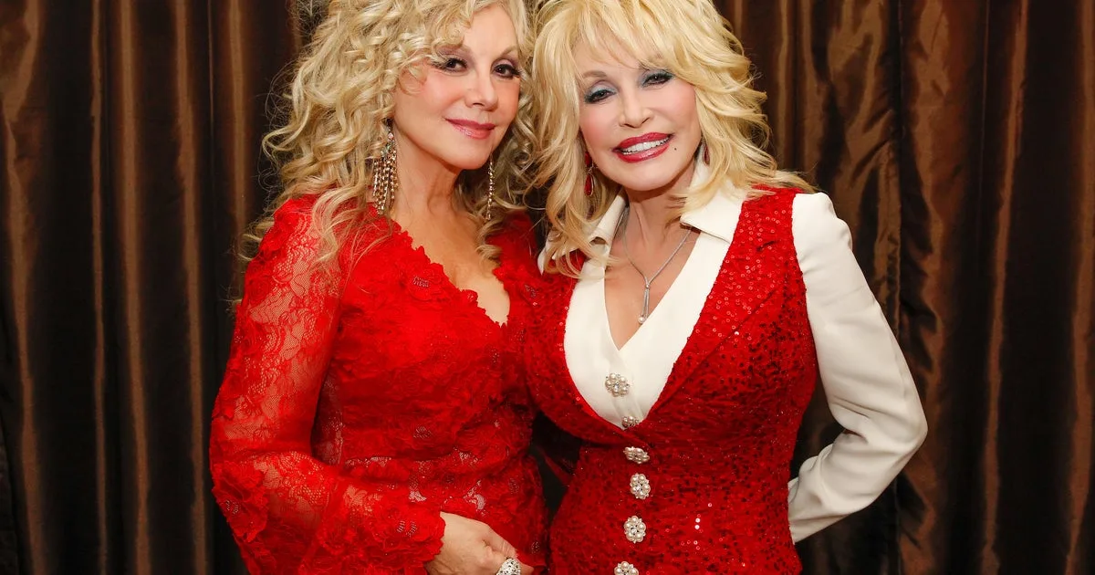 Dolly Parton offered to try experimental drugs if "no hope" in her cancer battle