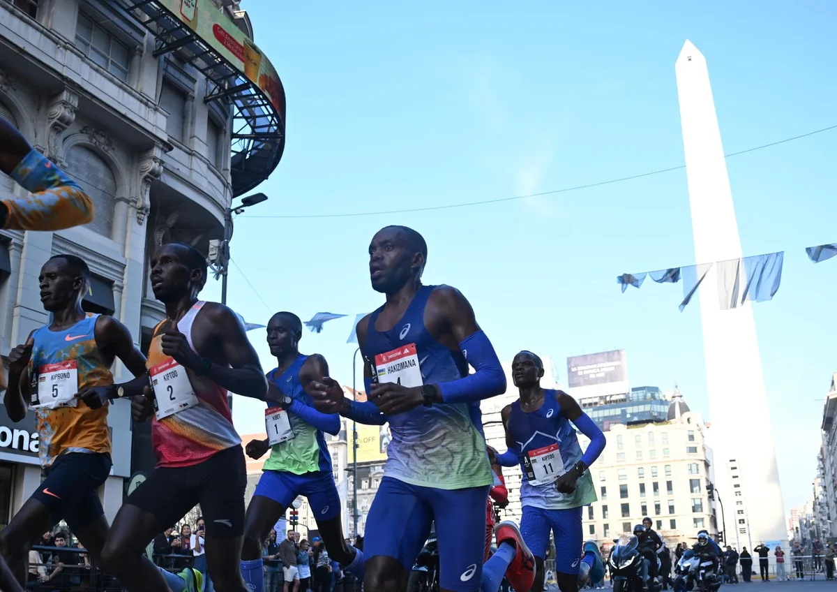 Maratón de Buenos Aires 2026: 53 fotos de la cita runner que atravesó la ciudad desde Palermo hasta La Boca