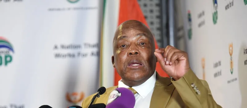 Health minister appoints team to fix NHLS governance crisis