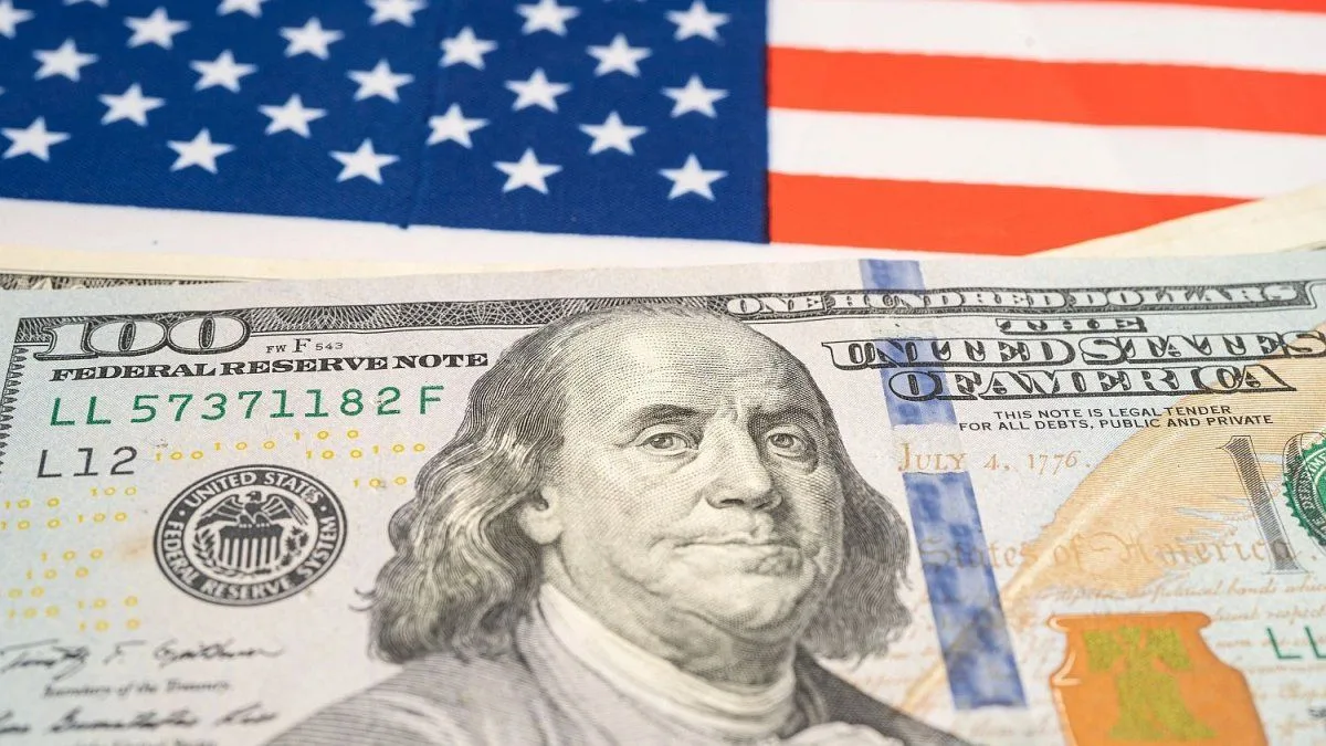 El dólar en el mundo llega a su récord en dos meses, mientras los mercados aguardan por suba de tasas