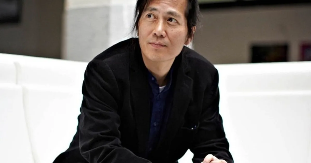 Byung-Chul Han, filósofo coreano, sobre la siesta: “Dormir bajo la luz del día no es pereza, sino una afirmación soberana del cuerpo contra la explotación voluntaria del yo”
