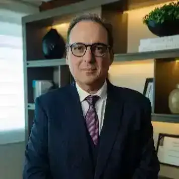 Às seis, a operação. Às oito, a empresa.