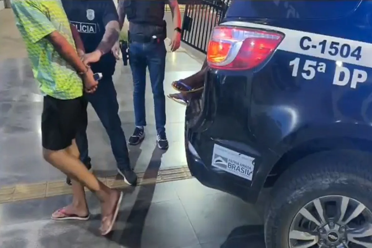 Traficantes lotam viatura ao serem presos próximo a bar e ferro-velho
