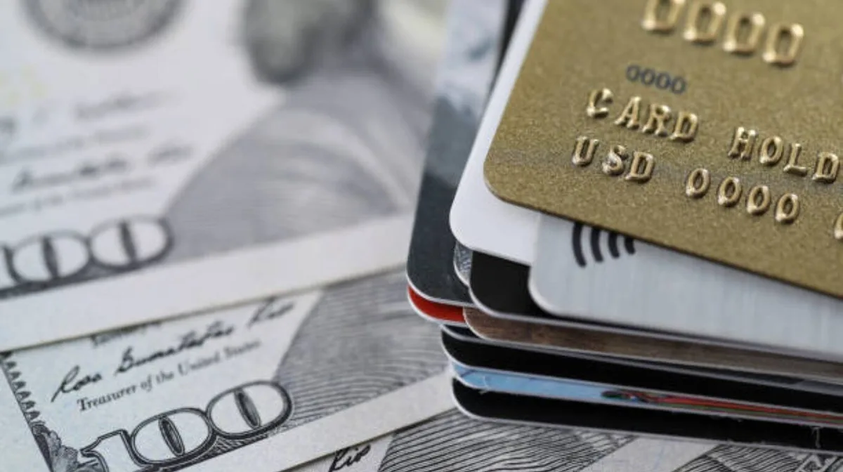 Dólar oficial y dólar tarjeta: banco por banco, a cuánto cotizan este martes 18 de agosto