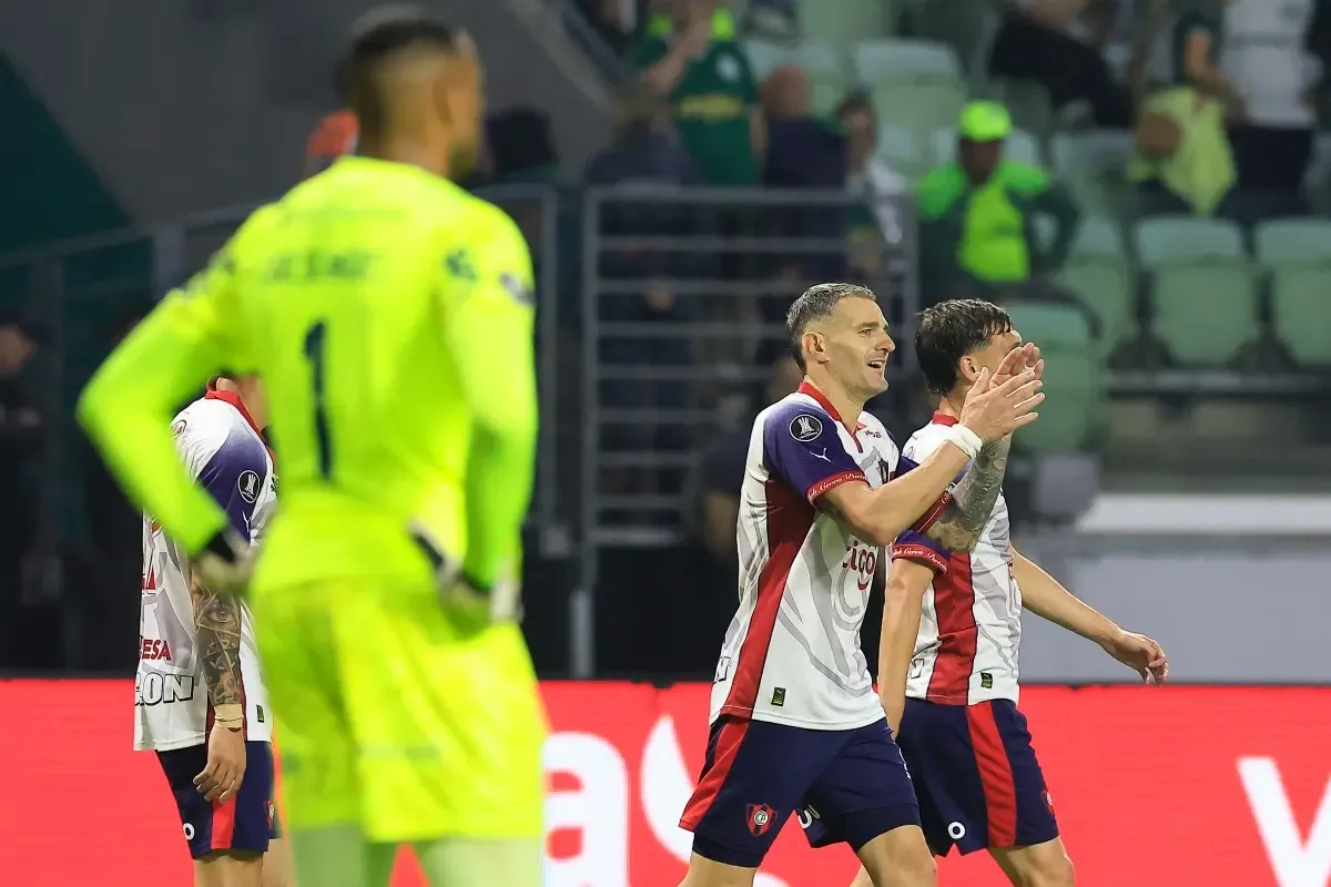 Carlos Miguel falha e marca gol contra em empate do Palmeiras na Libertadores