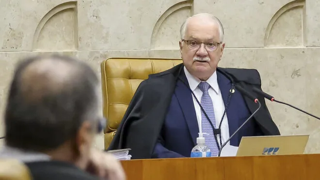 Fachin indica que STF vai deliberar sobre investigação de Moraes contra jornalista