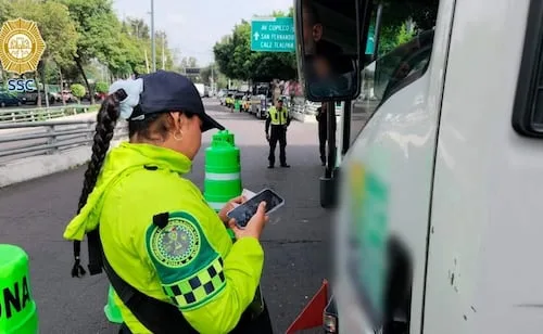 Realizan operativo a vehículos que transportan materiales peligrosos en Tlalpan; policías levantan infracciones y garantías de pago