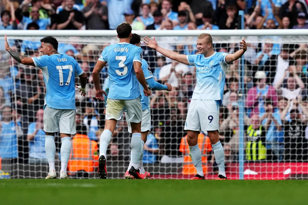 (Crónica) El Manchester City se asienta como líder y el Liverpool se acerca a la zona alta