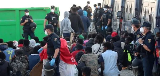 Ceuta: Spanien will 500 unbegleitete Minderjährige aufs Festland bringen