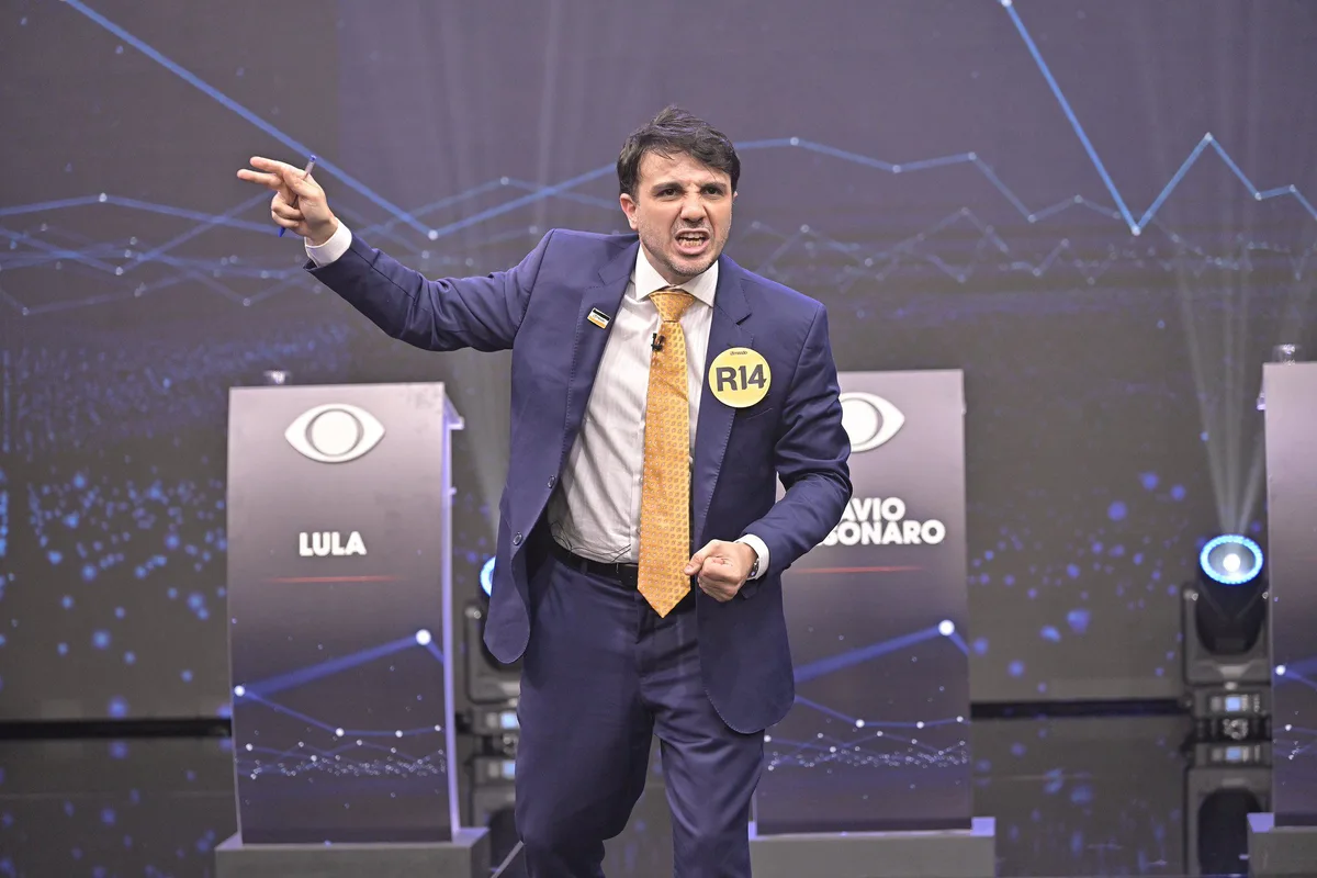 Renan Santos realiza ato em Salvador uma semana antes da eleição