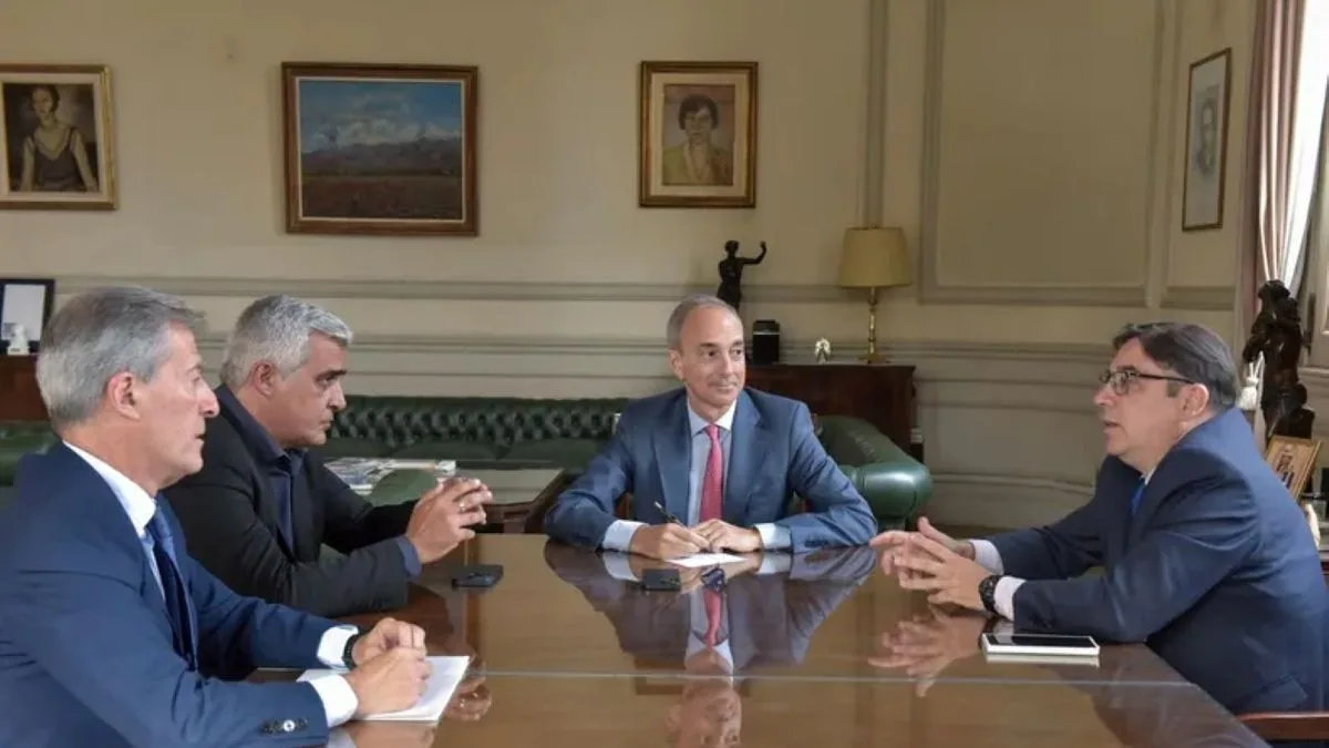 Universitarios aseguran que el secretario de Educación tuvo que retirarse de una reunión por pedido de Sandra Pettovello