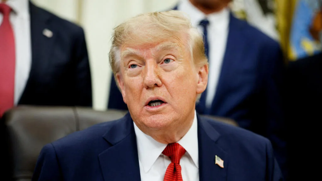 Élections aux États-Unis: le projet de Trump d’exclure des migrants du recensement profiterait-il aux républicains?