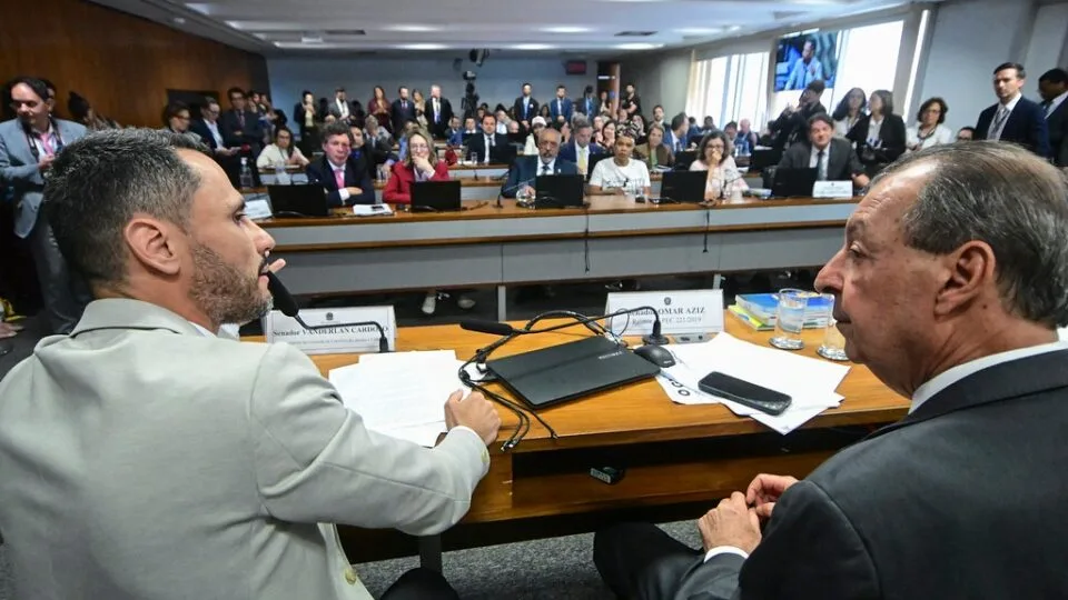 Comissão do Senado aprova fim da escala 6×1 em atropelo à oposição