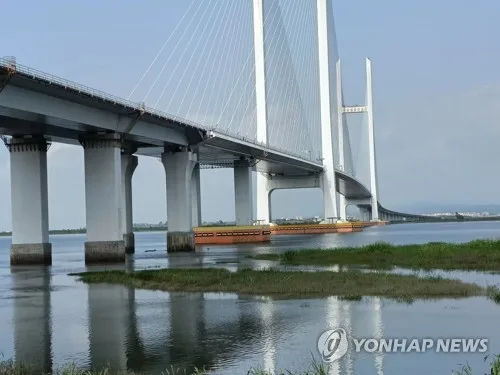 "北측 신압록강대교에 '신의주세관' 간판…개통 임박 관측"