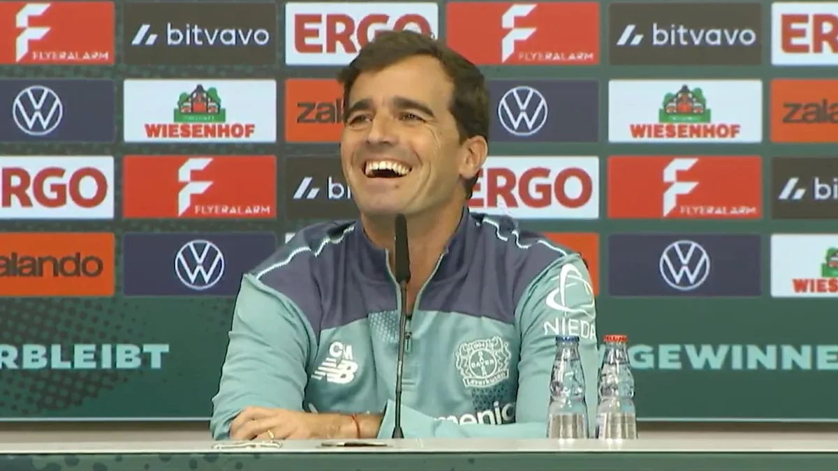 Von Trainer Carles Martínez - Sprachlicher Fauxpas bei Leverkusen-PK
