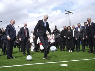 Football. À votre avis, Arsène Wenger ferait-il un bon candidat à la présidence de la Fifa face à Gianni Infantino ?