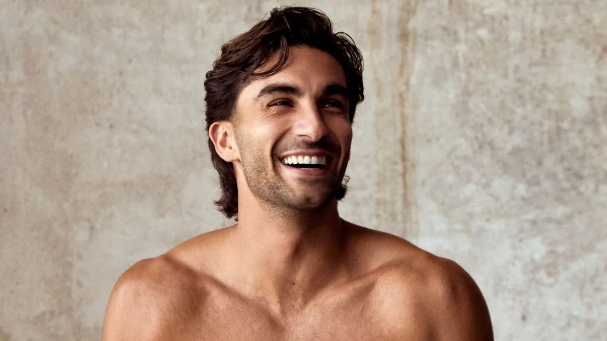 Ferran Torres se consolida como embajador de moda con un posado en ropa interior presumiendo de sus tatuajes virales