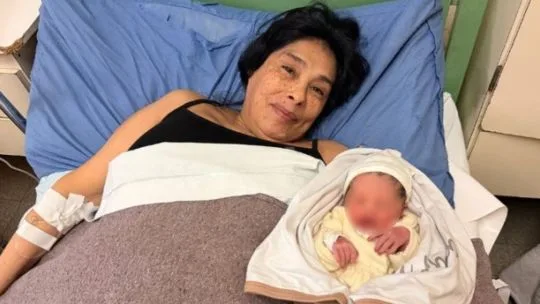 Madre a los 62 años: una mujer de San Nicolás se convirtió en el embarazo récord del país
