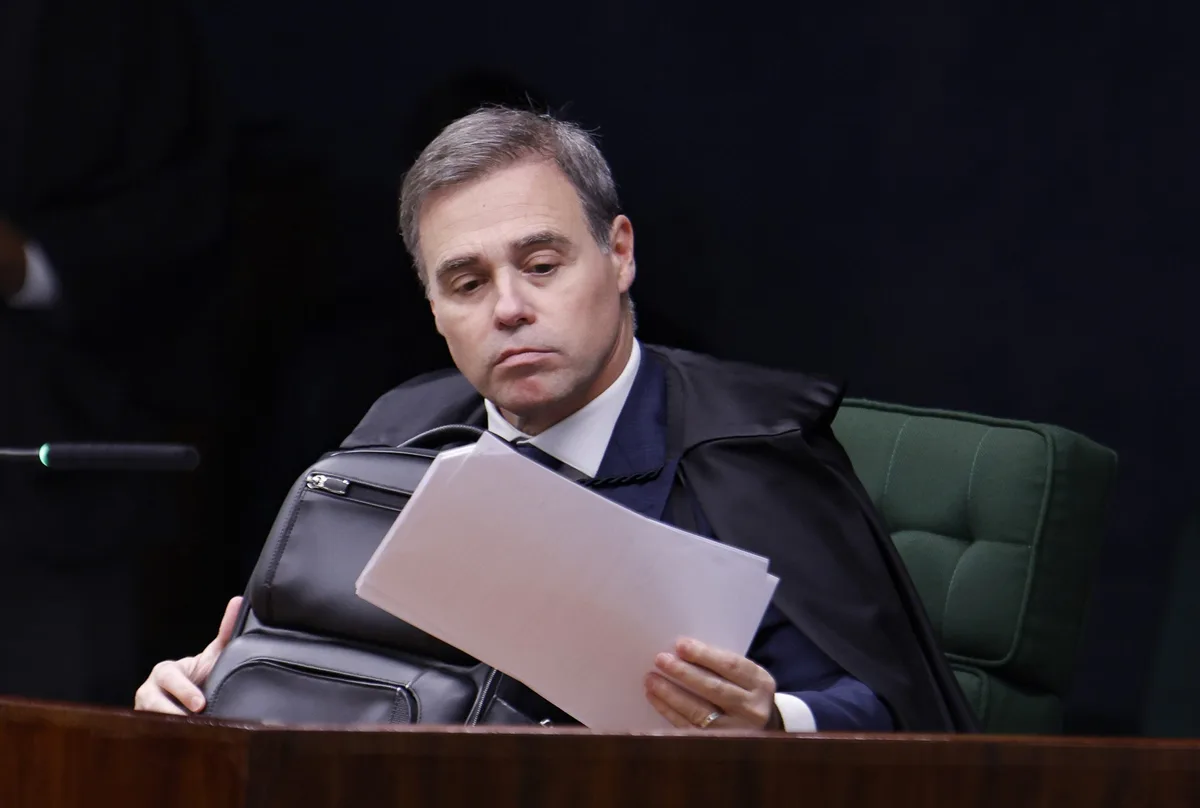 Mendonça diz que celular de Vorcaro está com a PF
